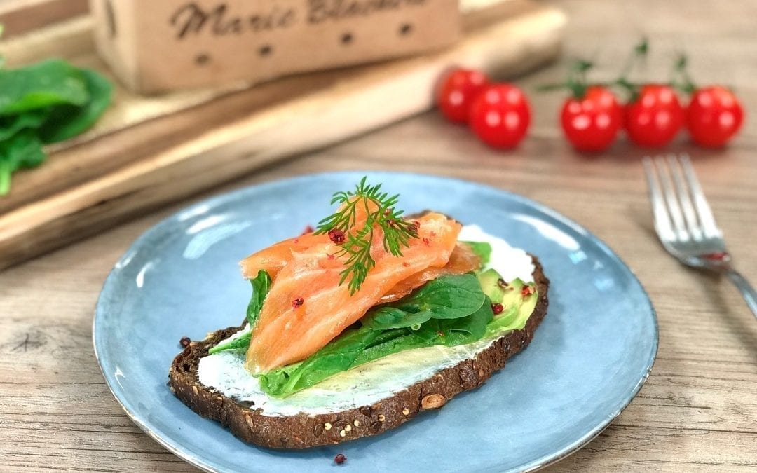 Tartine saumon, avocat et pain nordique