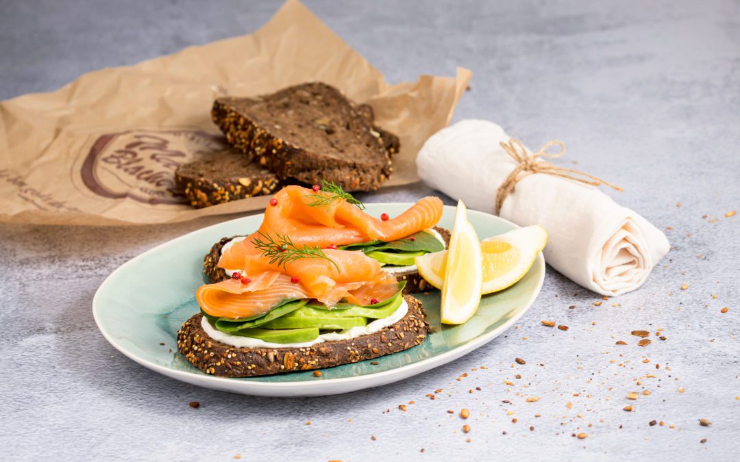 Tartine saumon, avocat et pain nordique